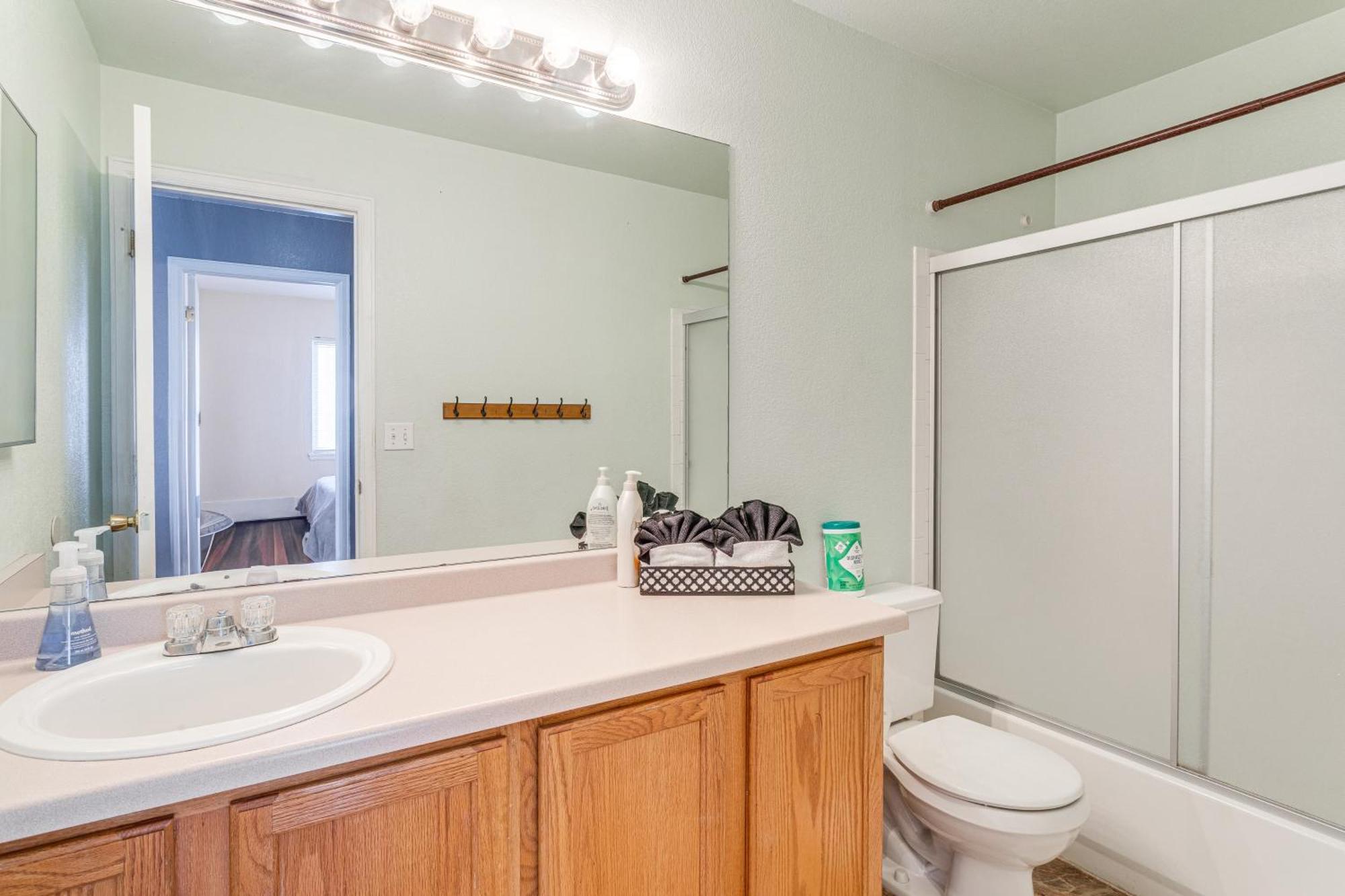 Convenient With Backyard, Patio Casa vacanze *
