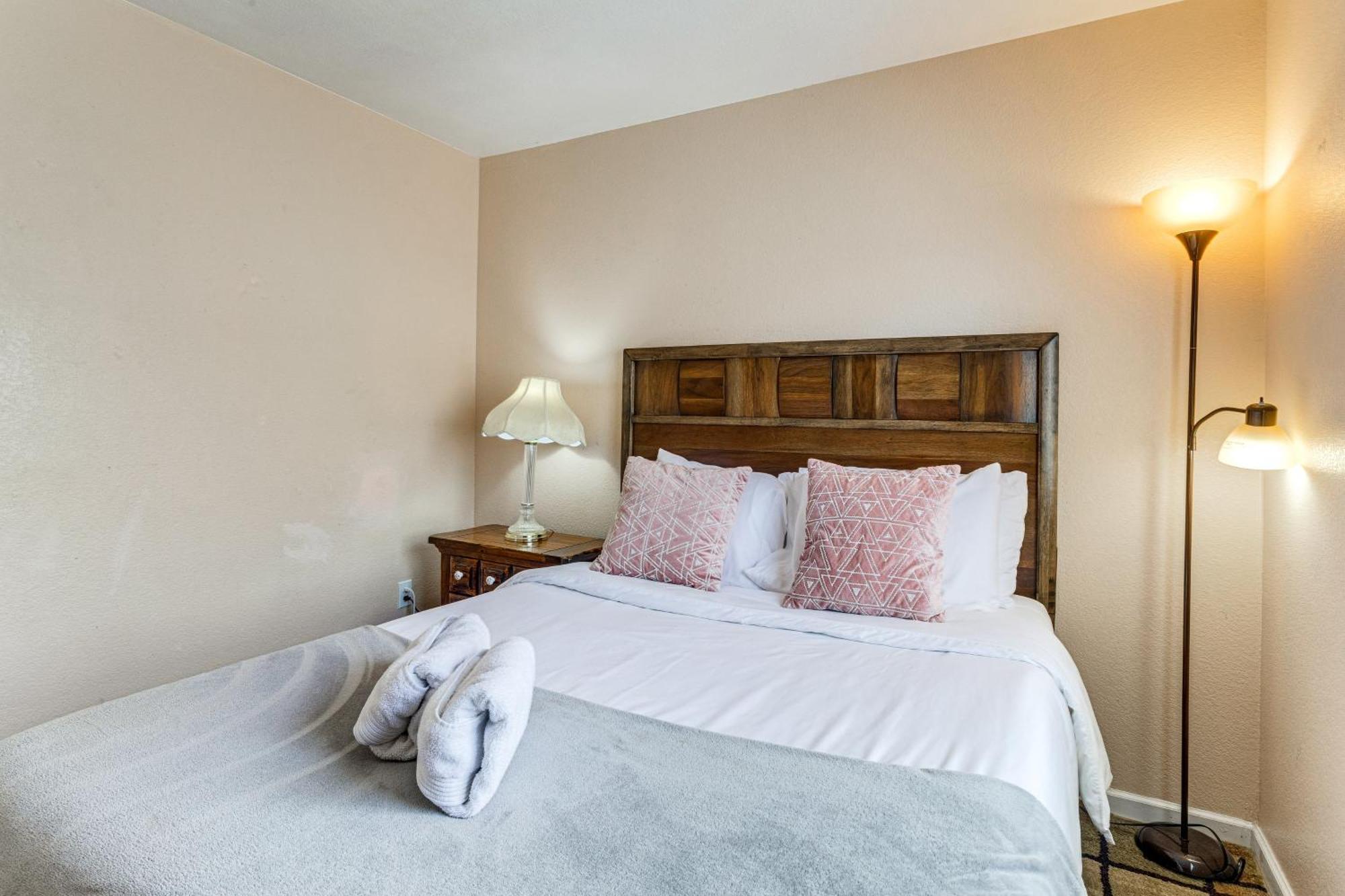 Convenient With Backyard, Patio Aurora