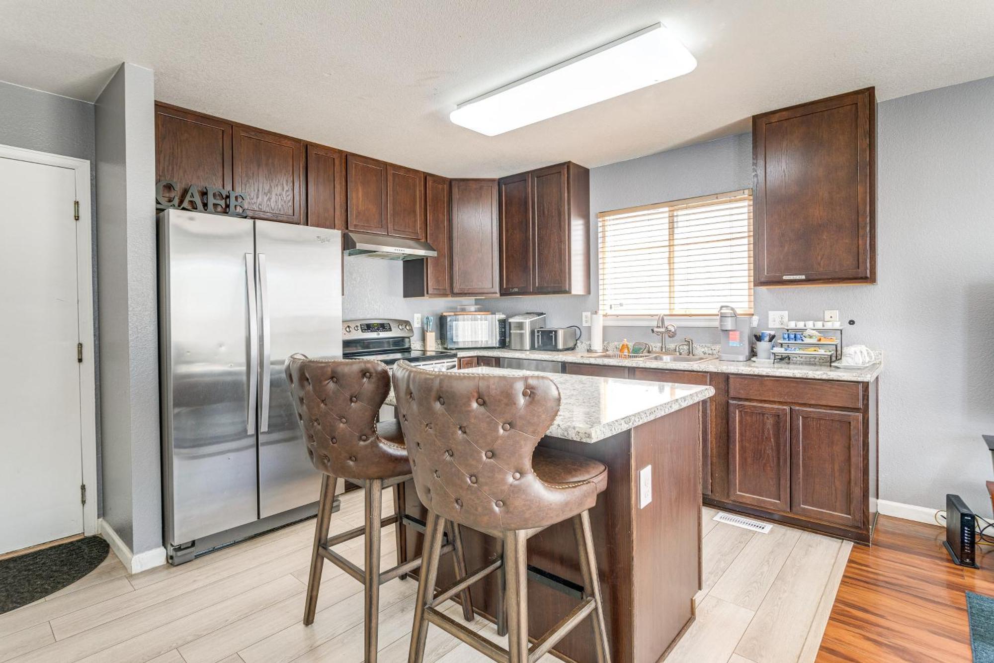 Convenient With Backyard, Patio * Aurora